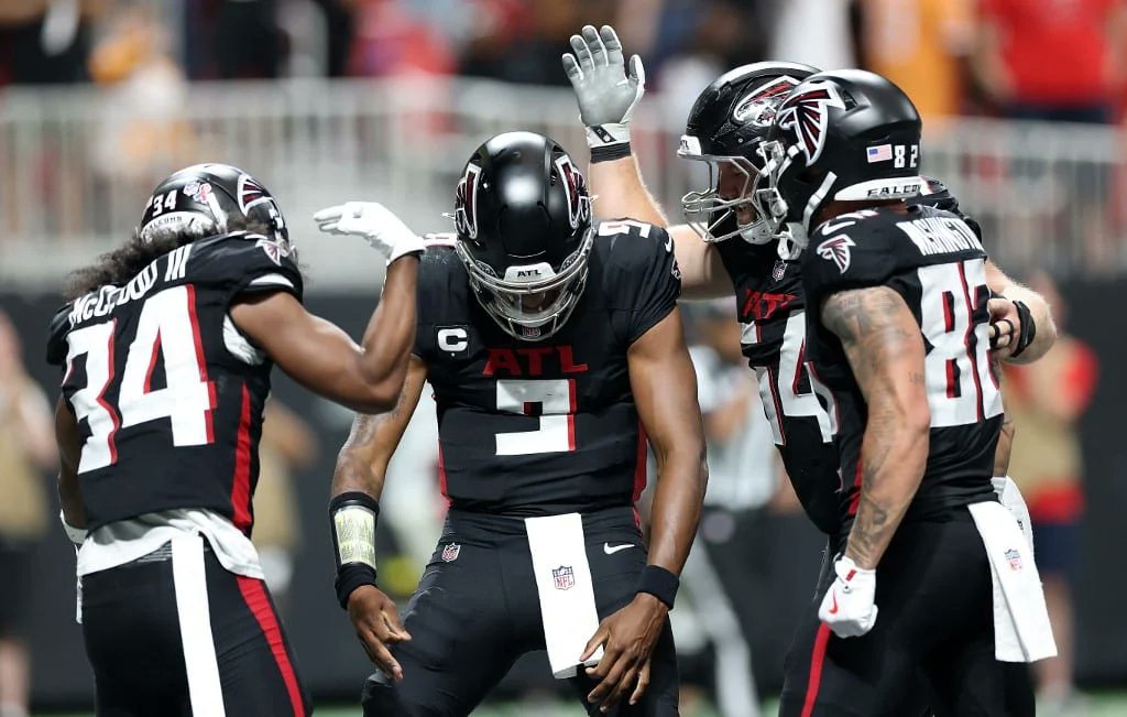 OddsTrader_'s tweet photo. 🏈 Thursday Night Football: Falcons vs the Packers 🏈

Read expert picks &amp; analysis before putting any money down 👇
https://t.co/LzZVAo57jJ

#NFL #TNF #Falcons #GoPackGo #SportsBetting #GamblingX https://t.co/Mx3ZAQd2gr
