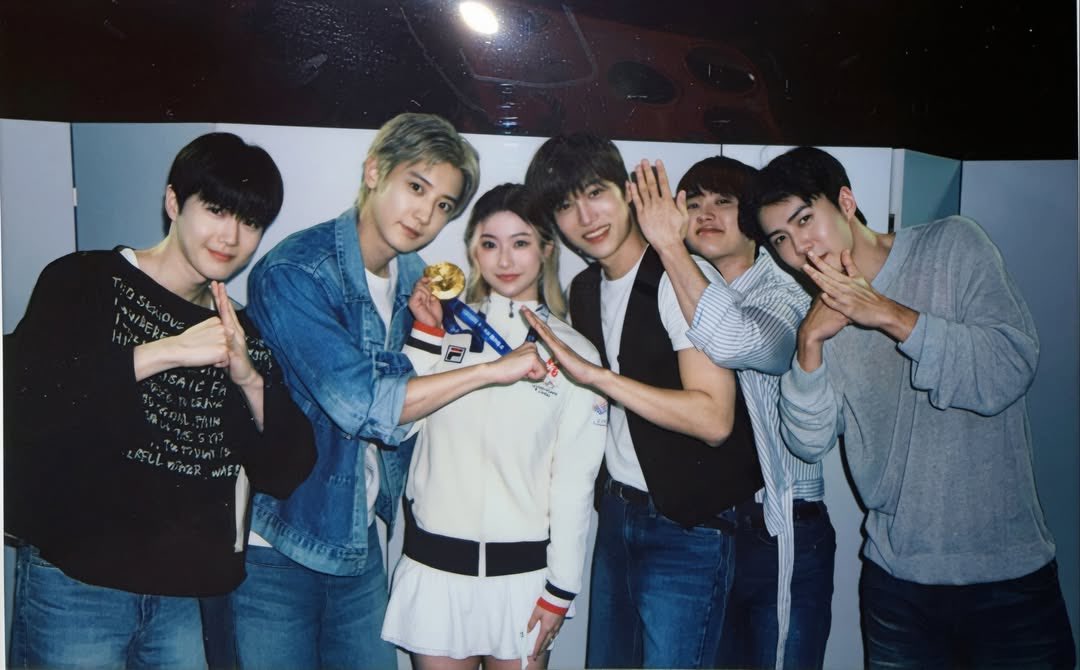 kaiarchived's tweet photo. [INFO] 260920 

Hong Kong wushu athlete Lydia Sham, who is also a longtime EXO-L, has shared that she fulfilled her "promise" to Kai during a Crown-era fansign to win a gold medal at the Asian Games 💛

She mentions in an Instagram post that she's been a fan of EXO for 13 years, and that they were a big motivation for her to become a professional athlete. 
#KAI #카이 #カイ #金钟仁 
#엑소카이 @weareoneEXO