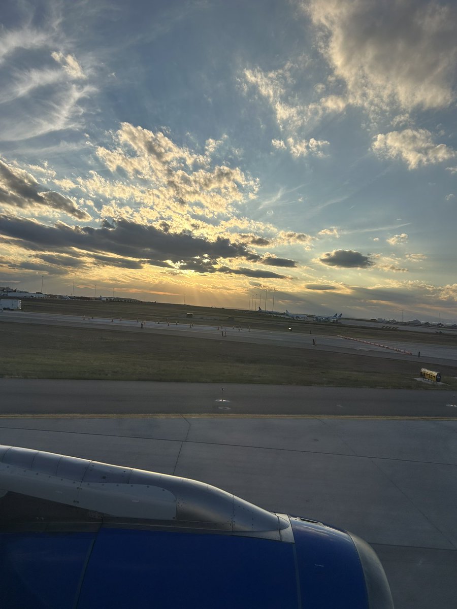 mimisagastizado's tweet photo. El Paso to Wichita ! Last time I flew was in 2023 !!! My nerves 😬 yesterday had me feeling like a first time flyer again 😂😂😂 #goodbyetexas #hellokansas https://t.co/JbF7at0T66