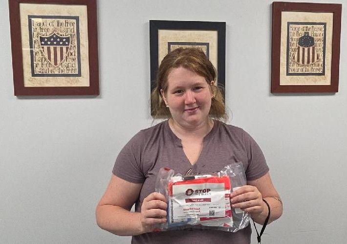 HealthHoco's tweet photo. (1/2) Congratulations to the winner of the Stop the Bleed Kit from our September First Friday prize drawing! Mariah learned basic Stop the Bleed concepts from Ascension St. Vincent's EMS team and now she has the tools to save a life 👍 👍 

Looking to learn a first aid skill? https://t.co/Cg1kftCsa1