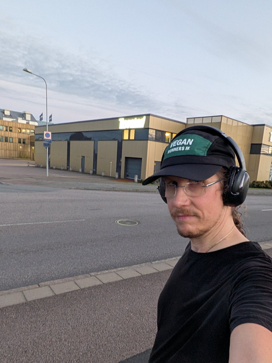 M0r1bu5's tweet photo. #runstreak day 622 #veganrunners #runeveryday. 15 km today. https://t.co/GGjziXDQS0