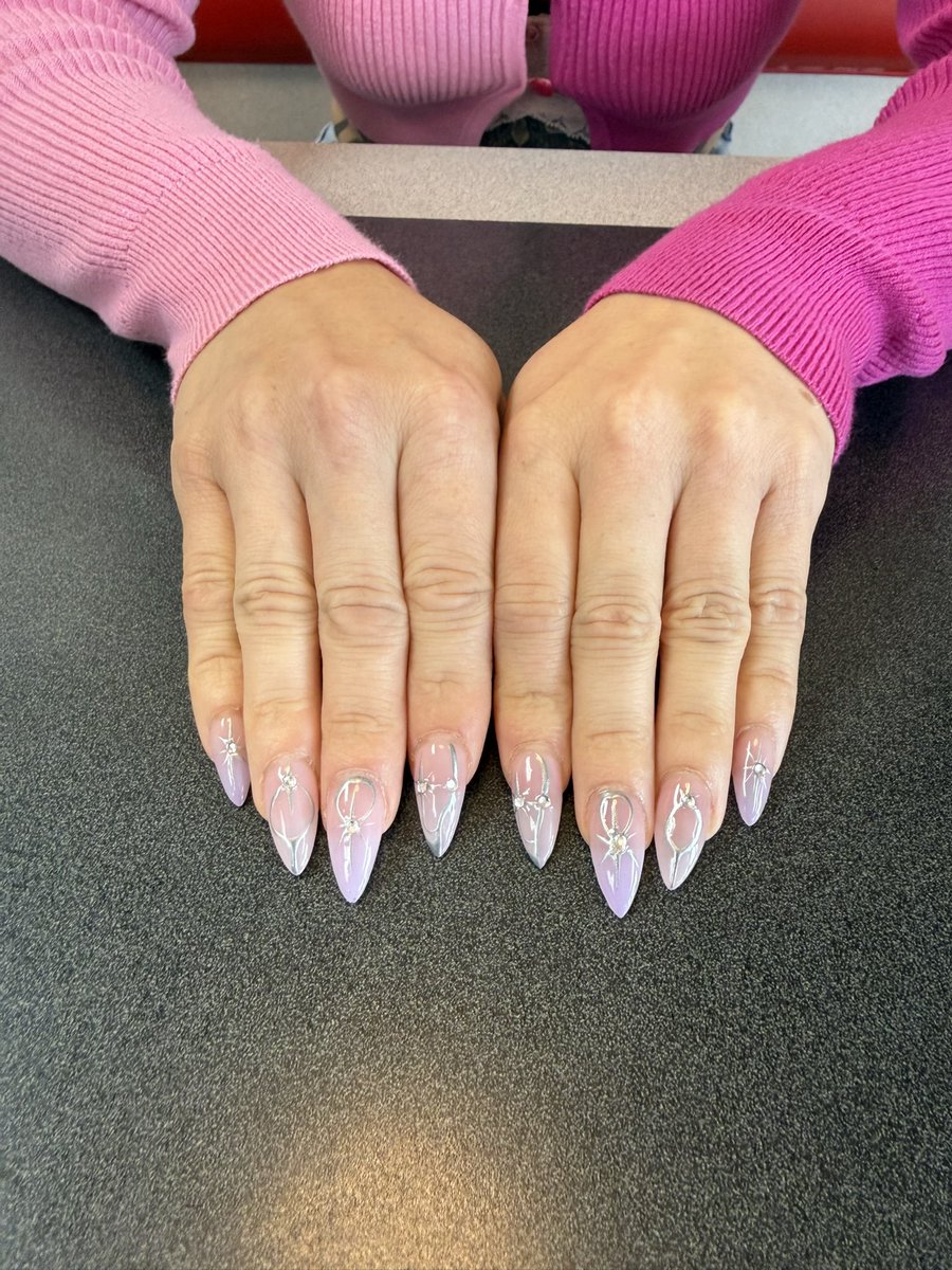 Enteronyx's tweet photo. New nails 💅 💕 https://t.co/xidZrsySor