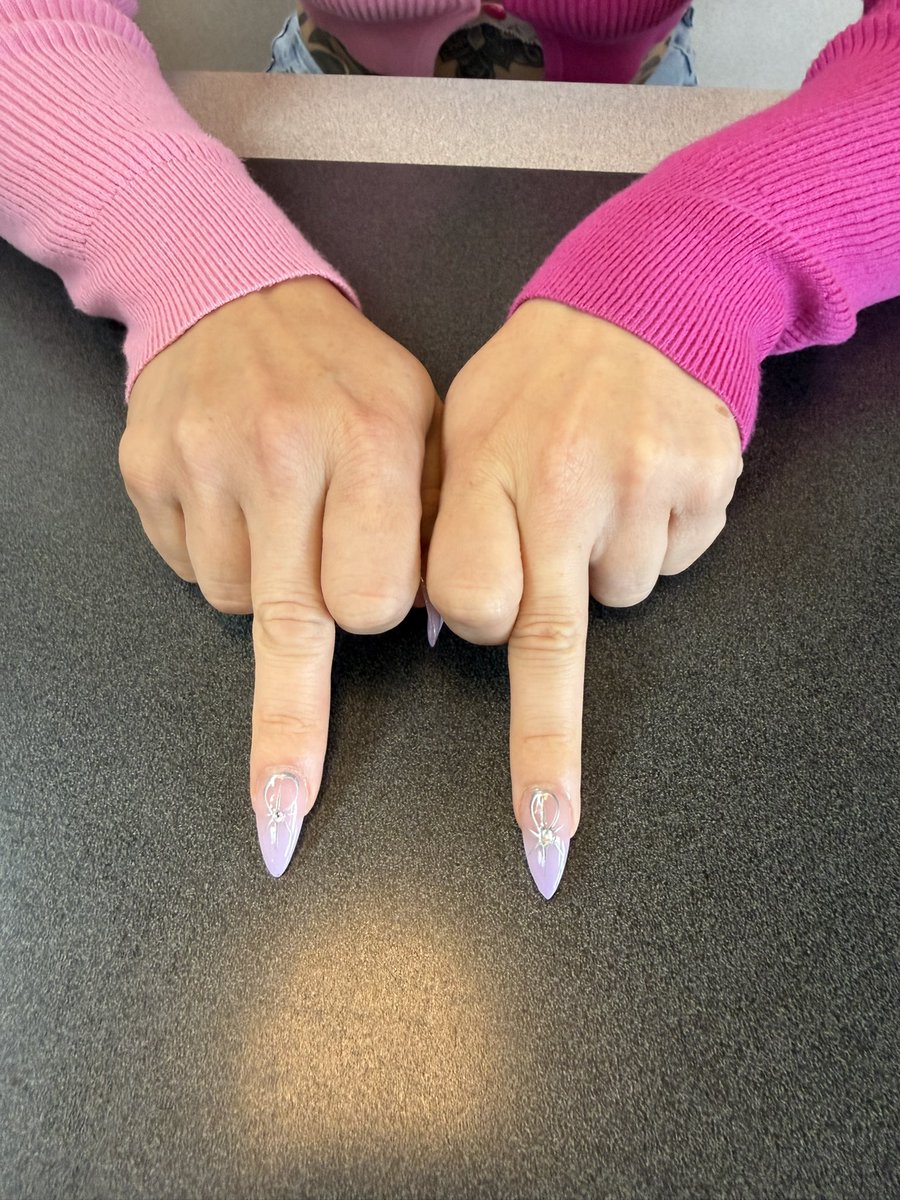 Enteronyx's tweet photo. New nails 💅 💕 https://t.co/xidZrsySor