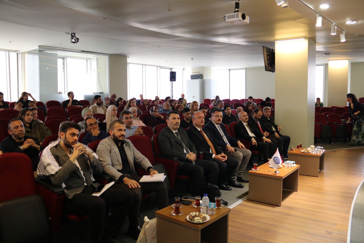 ceylaneb's tweet photo. AYBİR olarak paydaşı olduğumuz #GazzeiçinBilimKafe" etkinliği kapsamında @iesuniversitesi'nde düzenlenen "Gazze’de Eğitim, Üniversite ve Gelecek" paneline katılarak #Gazze'deki yükseköğretimin durumunu ve akademik sorumluluklarımızı konuştuk. @erolozvar @suleymanozde https://t.co/SYQNyH1WJD