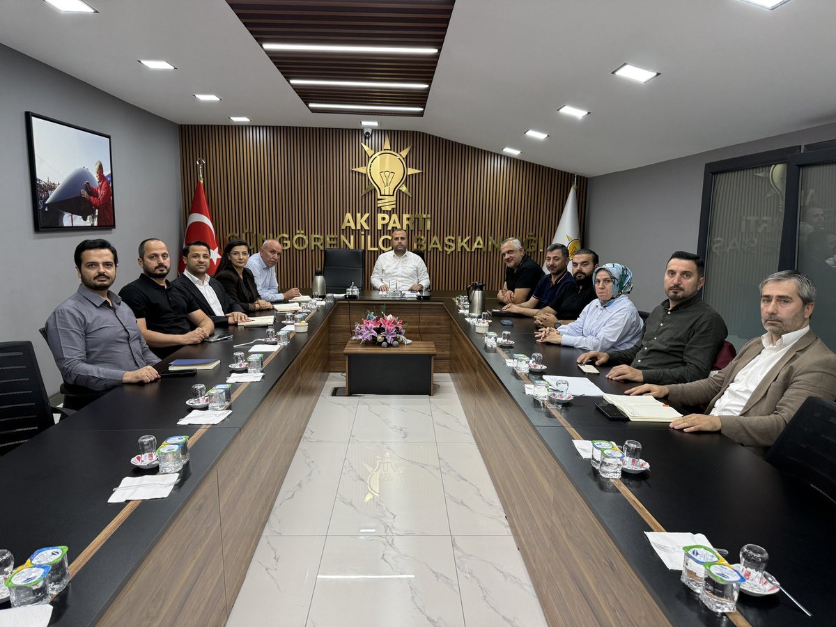 dvrnyalcinkaya's tweet photo. 📍AK Parti Güngören İlçe Başkanlığı 

İl Yönetim Kurulu Üyemiz Sn. Mustafa Bayram’ın katılımıyla, Yürütme ve Yönetim Kurulu haftalık olağan toplantımızı İlçe Başkanlığımızda gerçekleştirdik.

@abdullahozdemir 
@mstbayramm 
@AkPartiGngren https://t.co/lK8GBeVqyp