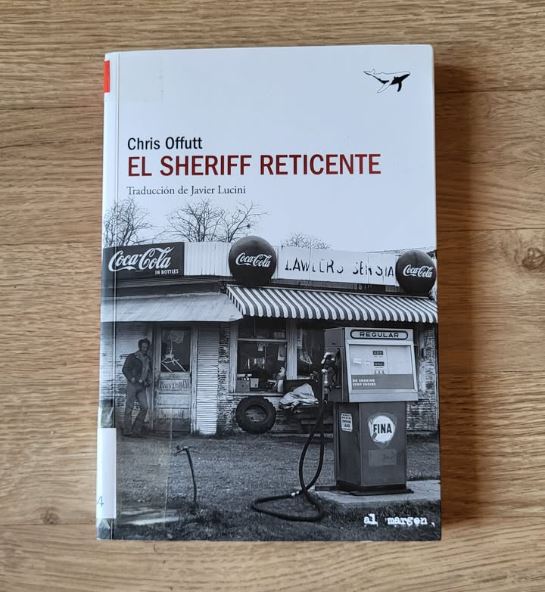 sajalin_ed's tweet photo. «Offutt hace un fresco genial de esa zona de los Apalaches y nos muestra la dureza y a la vez belleza de esa región, la importancia de los lazos familiares y la violencia siempre presente.» @la.isla.de.los.libros https://t.co/gN8IL8YuUo