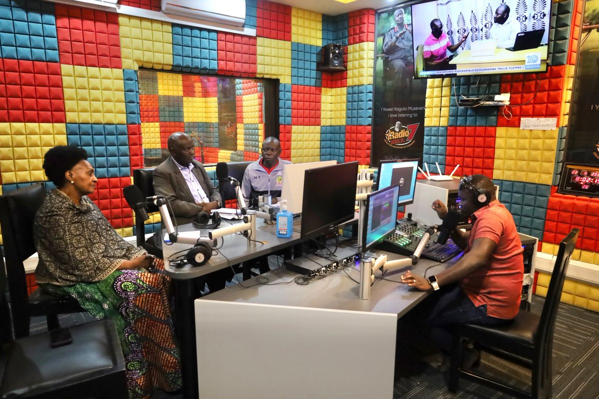 Mglsd_UG's tweet photo. Happening now: talkshow on Radio 7, 100.7fm in Masindi. Hon.@JacqueMbabazi, addressing issues affecting older persons; including; access to health services, enhancement of the grants, plans to address errors in national IDs of the elderly, and alot more. @NIRA_Ug @GCICUganda https://t.co/t6NJAfcYcF