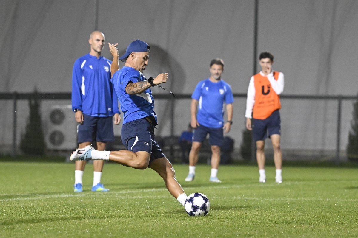 UzbekistanFA's tweet photo. 🇺🇿 #Milliyjamoa mashgʻulotlarni davom ettirmoqda. 💪

Mashgʻulotdan fotogalereya:  https://t.co/pFoh4u1k6v https://t.co/Rm8XsLKv6t
