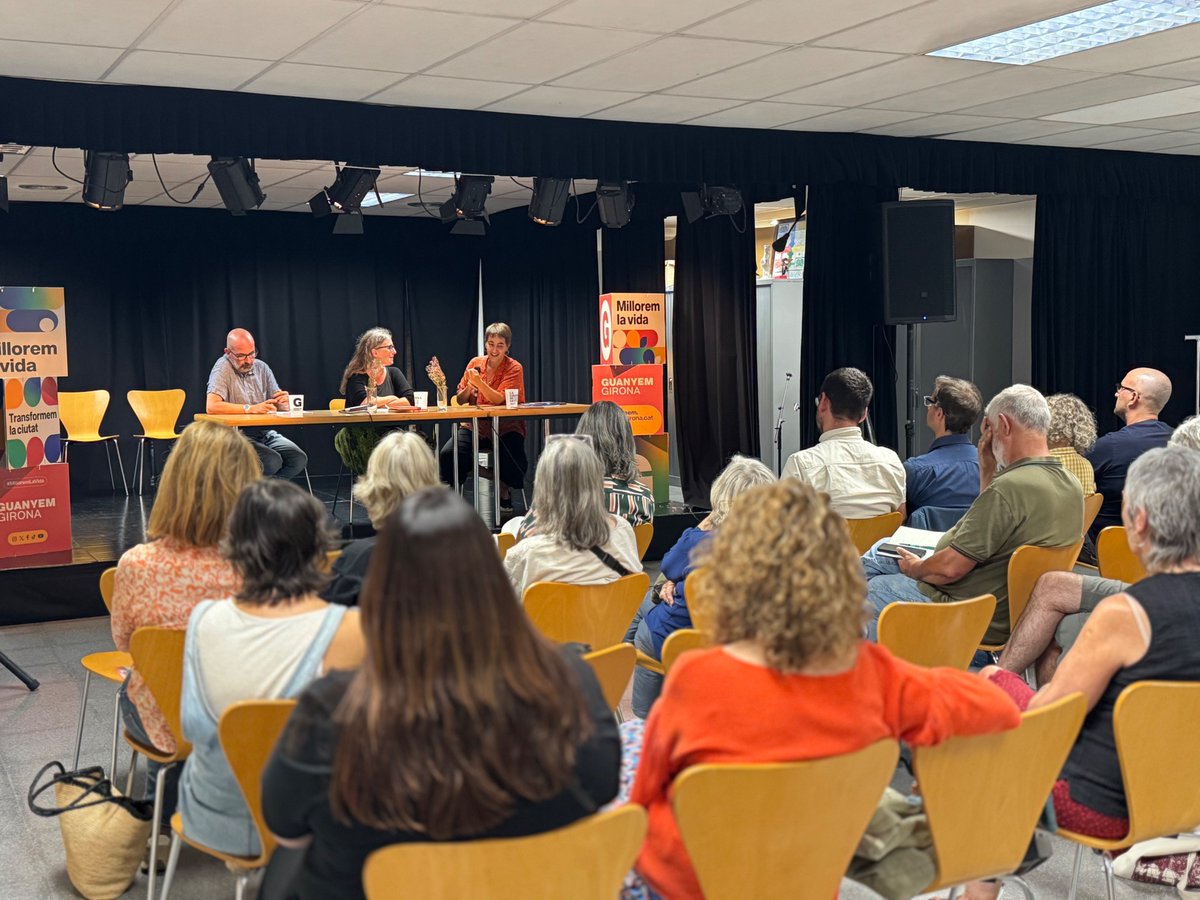 GuanyemGirona's tweet photo. 🧒🧩 Comencem l'acte «#MilloremLaVida amb més oportunitats educatives»

🗣️ La @QueraltVilaV, regidora d'educació, dona la benvinguda https://t.co/ElwxLO2iTI