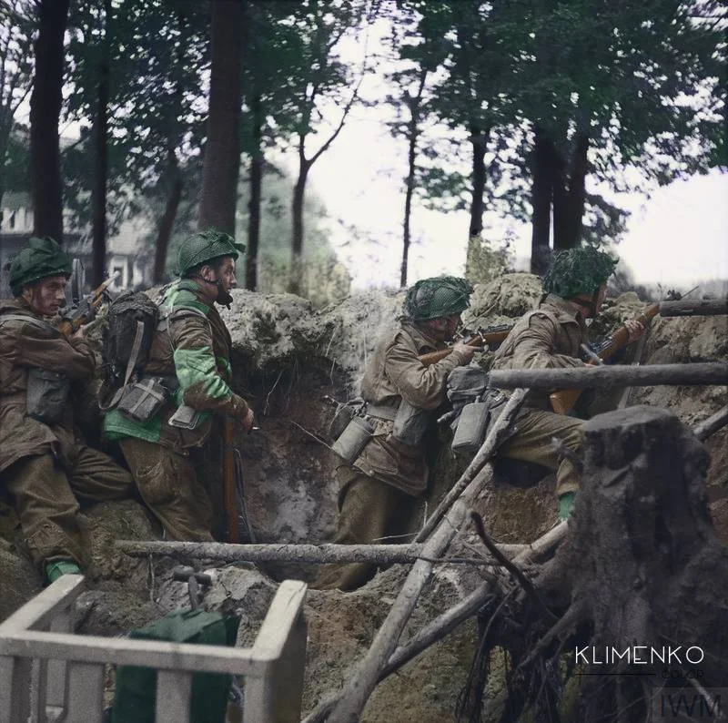 VoicesofWW2's tweet photo. Men of the 1st Parachute Brigade during the Battle of Arnhem, part of Operation Market Garden, September 1944. https://t.co/uPt6L31tfL