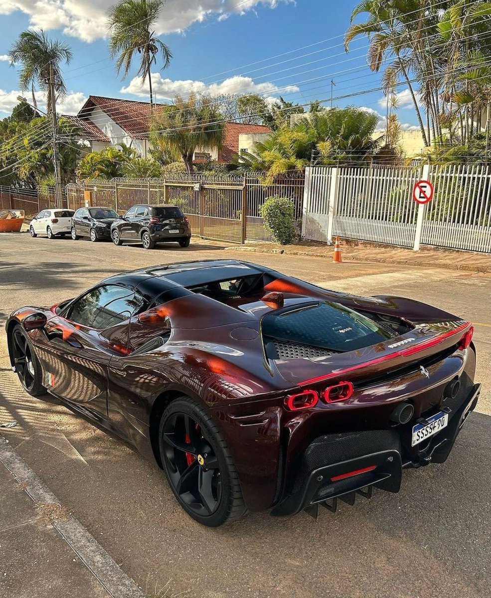 DailyFerrariTM's tweet photo. Cavalcade Edition https://t.co/gAzijKHInd