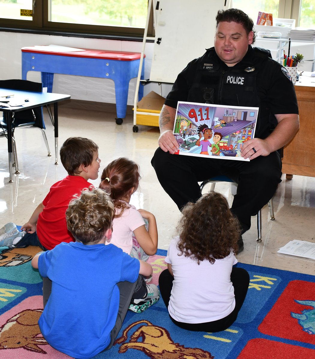 PerryCSD1's tweet photo. It's never too early to educate our students about responding to an emergency situation. Officer Spink is visiting kindergartners this week to discuss when it's an appropriate time to dial 9-1-1 and the questions they will be asked by the dispatcher. #PrideInTheHive https://t.co/3KVPq3rc6U