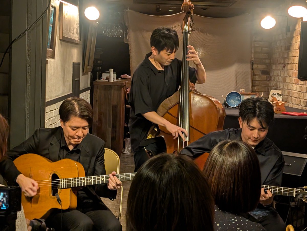 c_geppy1's tweet photo. u-ma kagurazaka で #TokyoDjangoCollective のライブでした。Mrサマータイム好きやな〜裕二くん歌ってたな〜とか、マンシーニってスゴいなって思ったけど、最後はやっぱジャンゴいいなって思ったライブでした😅 ベジプレート美味しかったけど、ソーセージの森も食べたかったな〜🤔 https://t.co/SCJWUHGvvE
