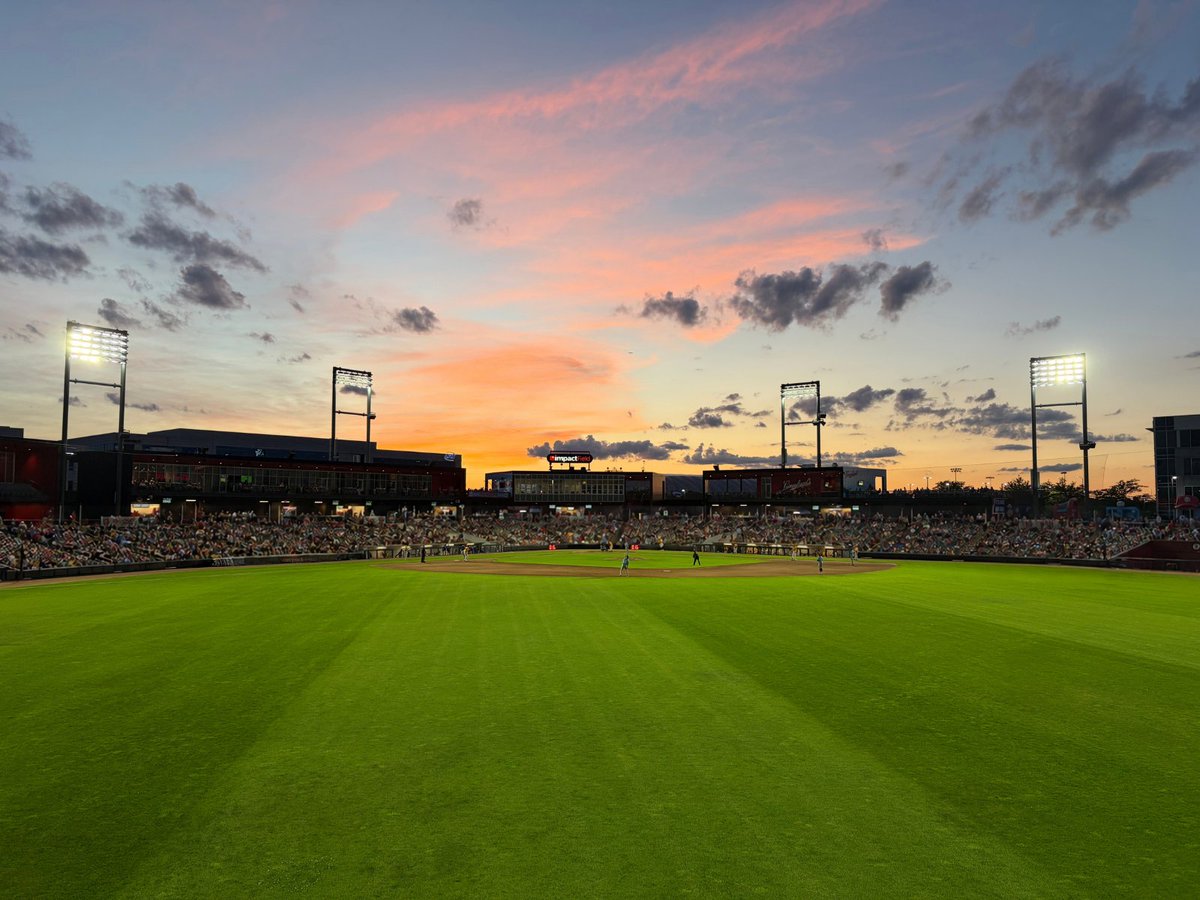 TheChicagoDogs's tweet photo. Forever our home away from home! ❤️🌭 #NoKetchup https://t.co/OSijGxQ8QO
