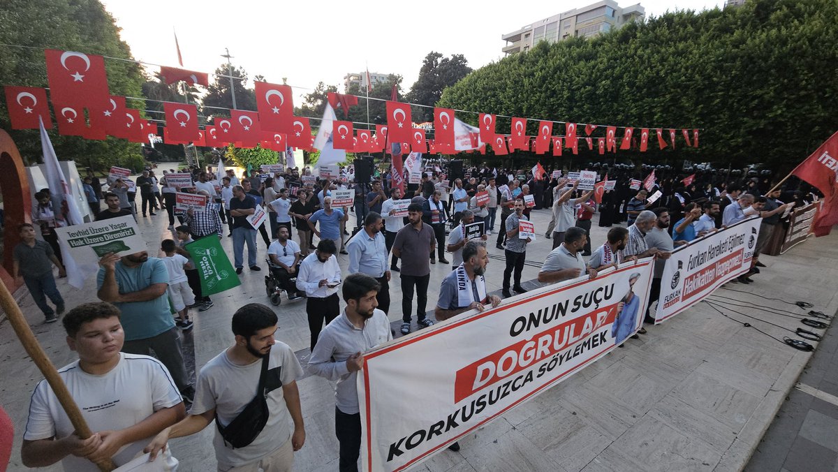 FH_Susmaz's tweet photo. ADANA’DA ÖZGÜRLÜK ve ADALET ÇAĞRILARI YÜKSELİYOR❗

Furkan Hareketi mensupları, Alparslan Kuytul Hoca, Semra Hocahanım ve hukuksuz şekilde tutuklanan Furkan Hareketi mensupları için Atatürk Parkı'nda adalet bekleyişi gerçekleştirdi.

AlparslanHocaya Ozgürlük
SemraHocaya Ozgürlük 
FurkanGönüllülerine Ozgürlük 
Ozgürlükiçin Meydandayız

#YargıEliyleZulüm
MahpusAilelerine Zulüm
AkpDönemi ZulümDönemi
