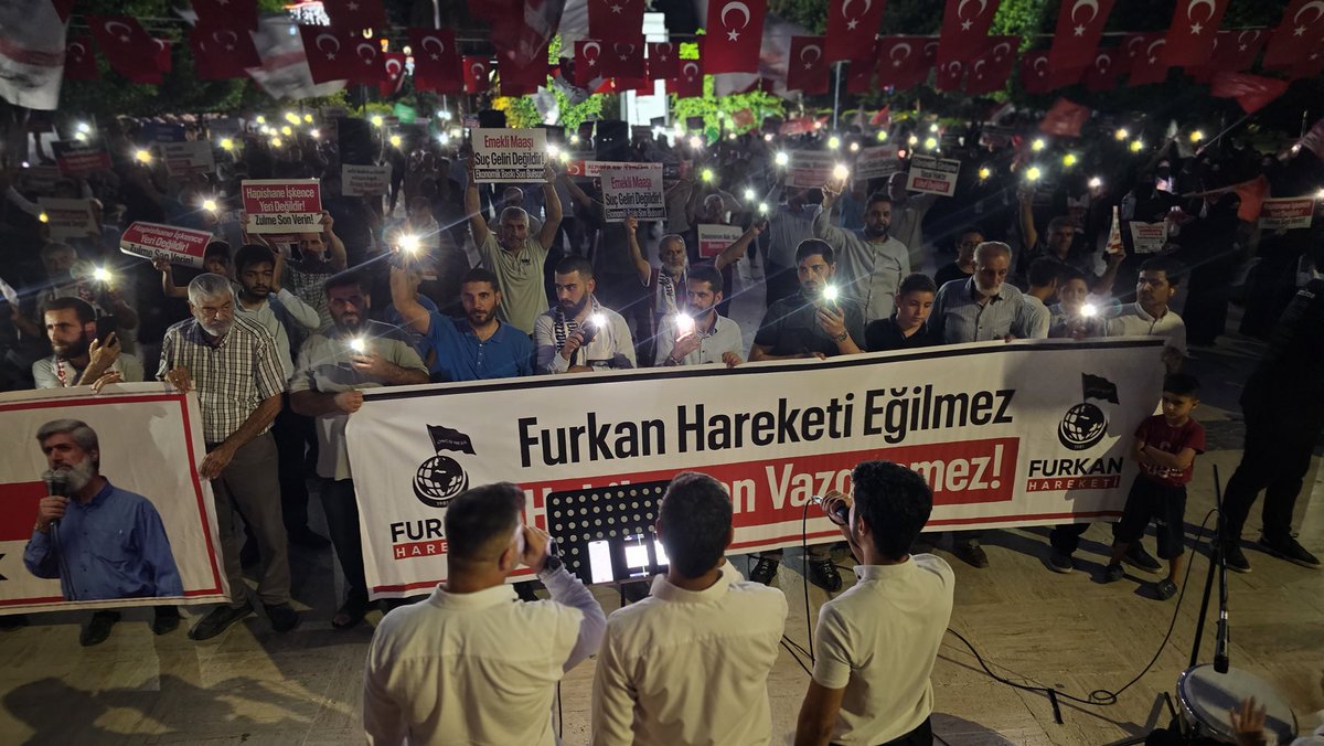 FH_Susmaz's tweet photo. ADANA’DA ÖZGÜRLÜK ve ADALET ÇAĞRILARI YÜKSELİYOR❗

Furkan Hareketi mensupları, Alparslan Kuytul Hoca, Semra Hocahanım ve hukuksuz şekilde tutuklanan Furkan Hareketi mensupları için Atatürk Parkı'nda adalet bekleyişi gerçekleştirdi.

AlparslanHocaya Ozgürlük
SemraHocaya Ozgürlük 
FurkanGönüllülerine Ozgürlük 
Ozgürlükiçin Meydandayız

#YargıEliyleZulüm
MahpusAilelerine Zulüm
AkpDönemi ZulümDönemi