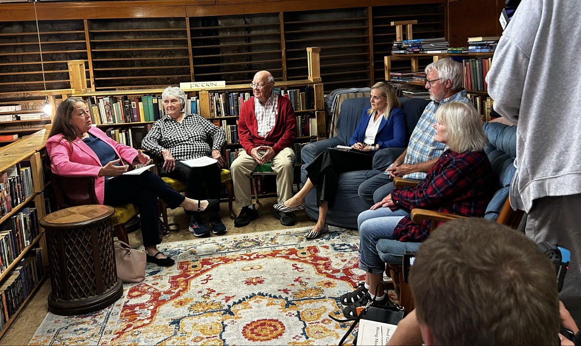 emilybstuckey_'s tweet photo. HAPPENING NOW 📍La Crosse, WI

@SarahforWI joins Rep. Jill Billings and to hear about how high gas and diesel prices are cutting into fixed incomes https://t.co/8P0QOTiRYJ