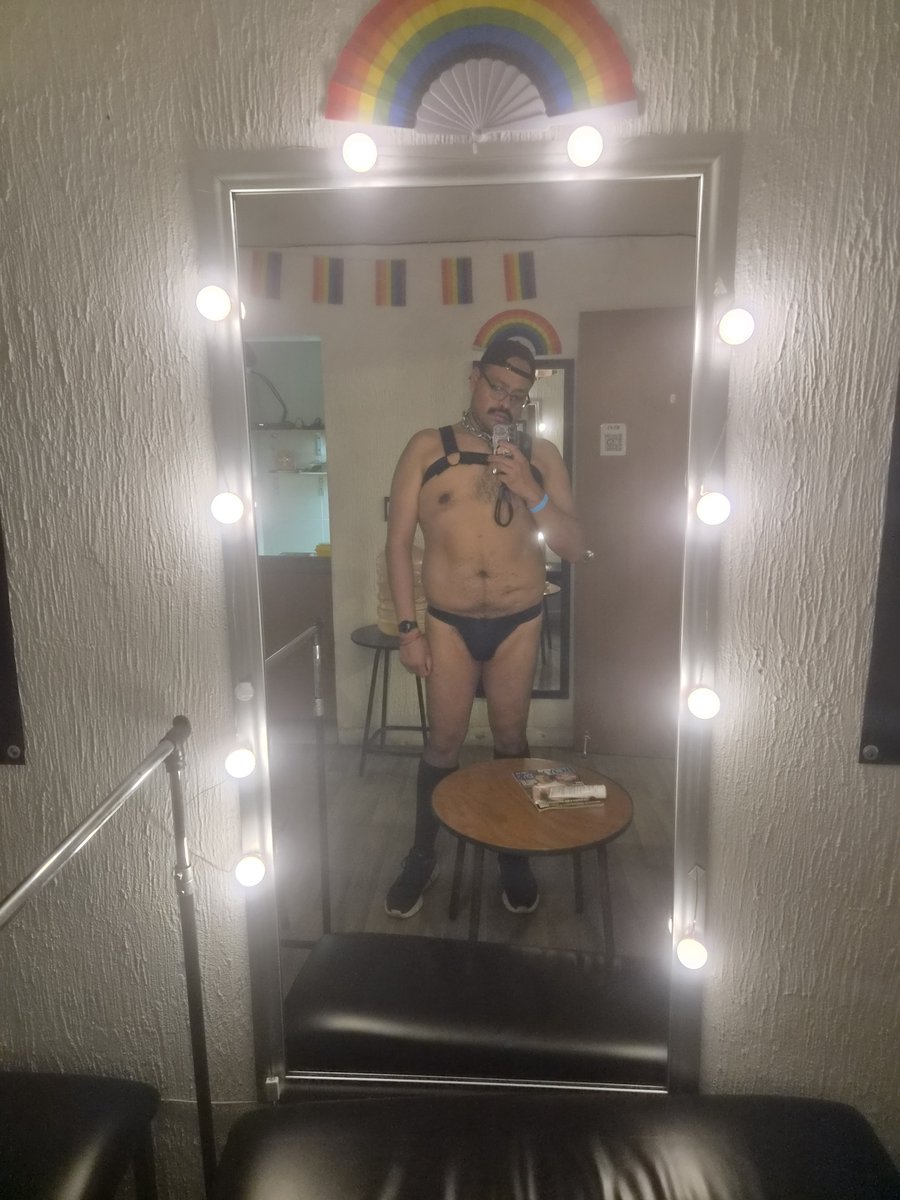 Ulixxxes19's tweet photo. Me sigue doliendo todo 😔 pero ayer nos dieron con todo en las reuniones de #promiscuosbarebakeros en @Contakto124 ... Se me fueron dos bien guapos por irme enjaulado y no llevar las llaves 😅 https://t.co/buhEghE24h