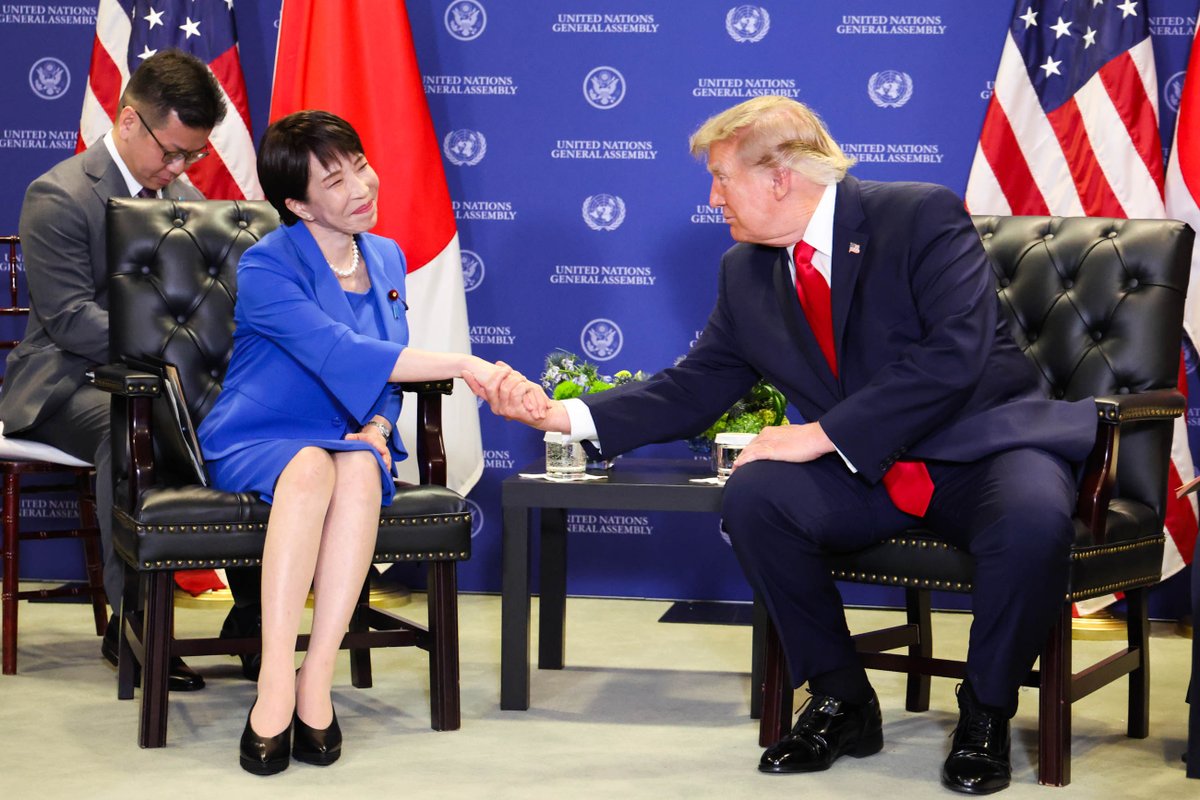 PressSec_JP's tweet photo. 高市総理はトランプ大統領との日米首脳会談に臨みました。

「今、アジアも含めて、非常に安全保障環境が厳しい中で、『今日』、私たちが、ドナルドと私が、国連本部で、こうやって首脳会談をするということは、世界に向けて日米同盟の強さを示すことになる」 https://t.co/LKMs9mlG3t