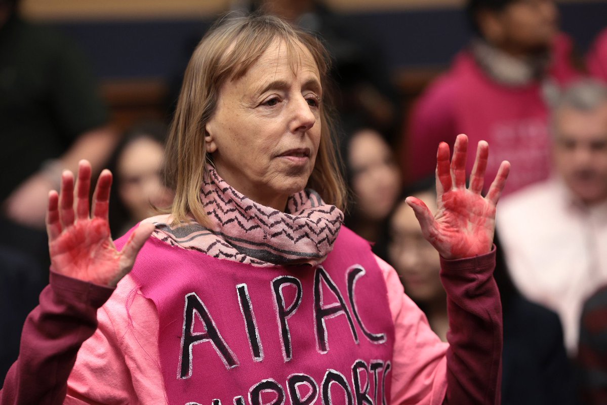 forcemacapagal2's tweet photo. CodePink co-founder Medea Benjamin’s family foundation became a major player in funding left-wing activist groups, giving CodePink nearly $3.2 million.

That’s more than double the $1.33 million CodePink received from Marxist tech tycoon Neville Roy Singham’s funding network. https://t.co/P0CvYKNpXV