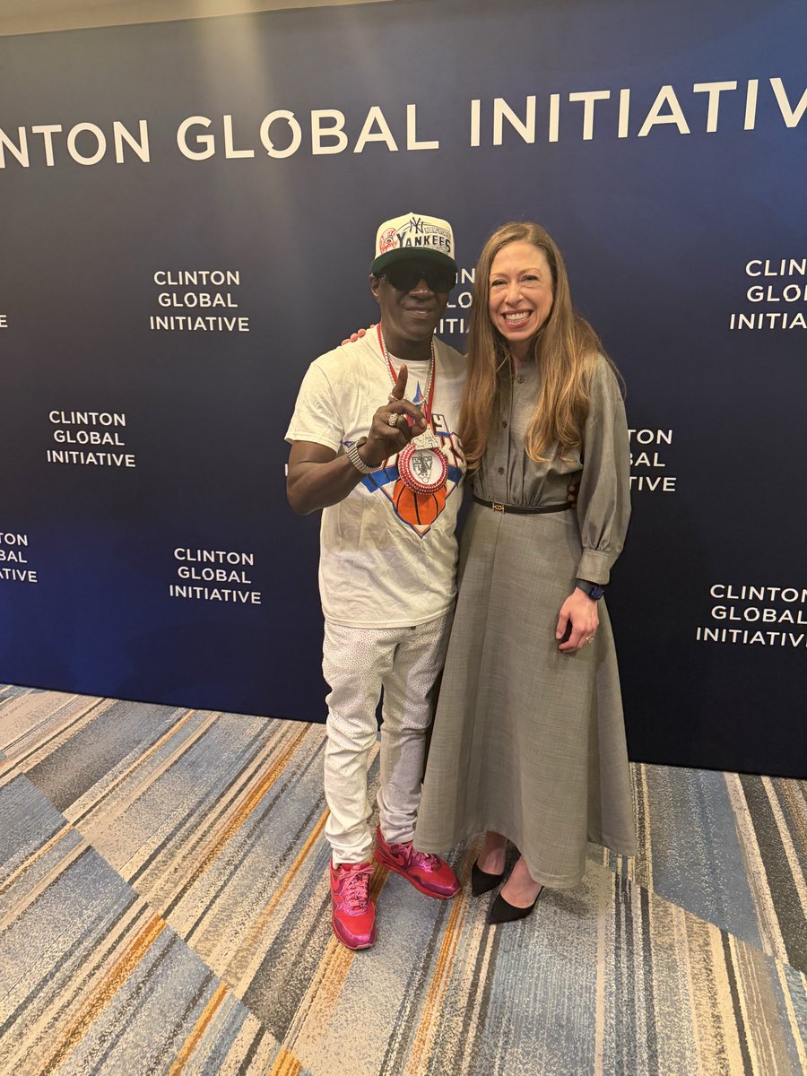 FlavorFlav's tweet photo. A real honor to meet President Bill Clinton and Dr. Chelsea Clinton this morning at the Clinton Global Initiative,,, thankx for having me,!!!
@ClintonFdn
@BillClinton
@ClintonGlobal https://t.co/vVKmREqOKo