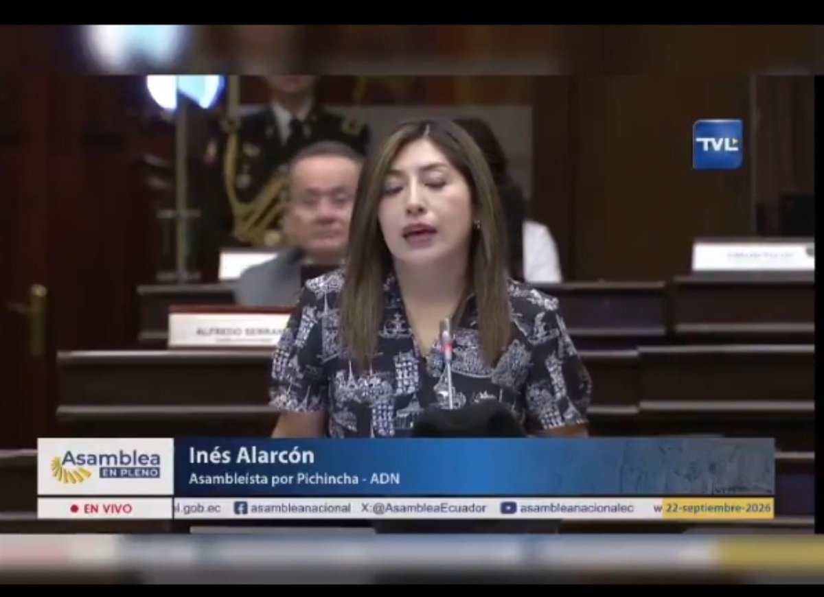 PatronaQuinn_'s tweet photo. Estoy confundida ¿quién de las dos es Inés Alarcón? 🤨 https://t.co/hVuXJ6kZGX