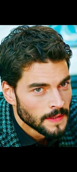 math9212's tweet photo. #AkınAkınözü bugün bu güzel adam doğmuş https://t.co/BeCiWG8bMl