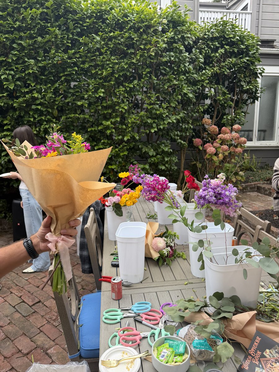maddiebernheim's tweet photo. We threw a bouquet party (+ tossed the extras out the window to strangers) https://t.co/SOLAwIaYvi