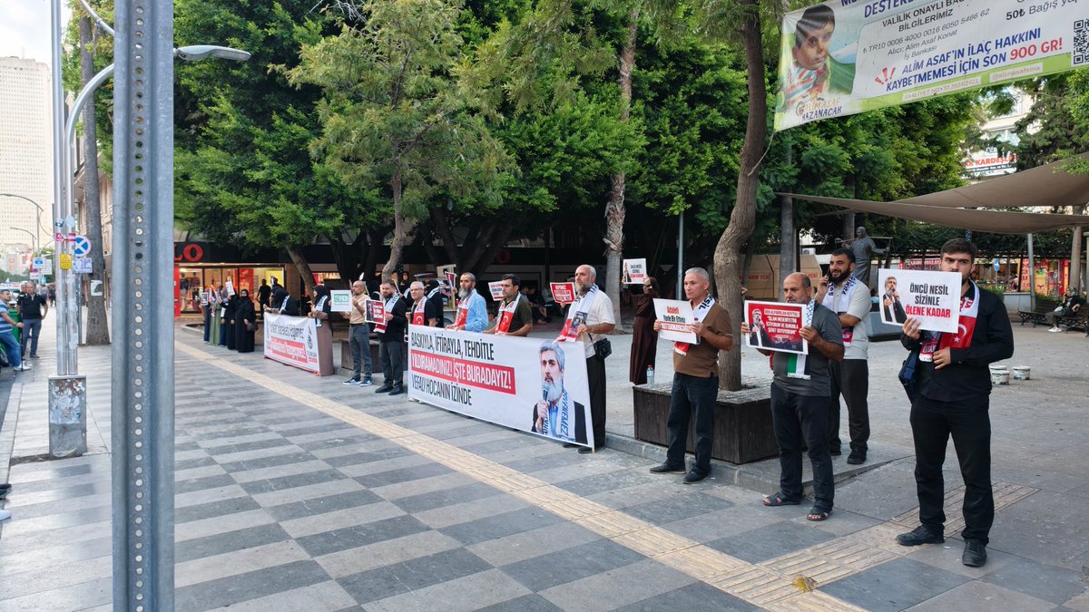 susturulamz's tweet photo. BASKILAR VE HAKSIZLIKLAR BİZİ YILDIRAMAZ!

Furkan Hareketi Mersin olarak, hürriyetleri kısıtlanan dava arkadaşlarımızın sesi olmak adına bir kez daha meydanlardaydık. 

📍 Mersin 

FurkanHareketi TekYürek
ÖzgürlükIçin Meydandayız
HocamıSerbest Bırakın https://t.co/Gen67nXtTA