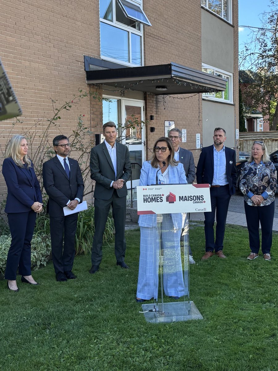 carolesaab's tweet photo. Une bonne journée pour le logement au 🇨🇦.

Le Fonds canadien de protection des loyers annoncé aujourd’hui est le fruit des efforts de nombreux partenaires qui ont travaillé ensemble pour protéger les logements abordables que nous avons déjà, tout en en construisant davantage. 1/3 https://t.co/KupEDHgEz5