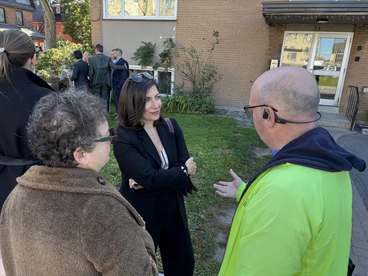 carolesaab's tweet photo. Une bonne journée pour le logement au 🇨🇦.

Le Fonds canadien de protection des loyers annoncé aujourd’hui est le fruit des efforts de nombreux partenaires qui ont travaillé ensemble pour protéger les logements abordables que nous avons déjà, tout en en construisant davantage. 1/3 https://t.co/KupEDHgEz5