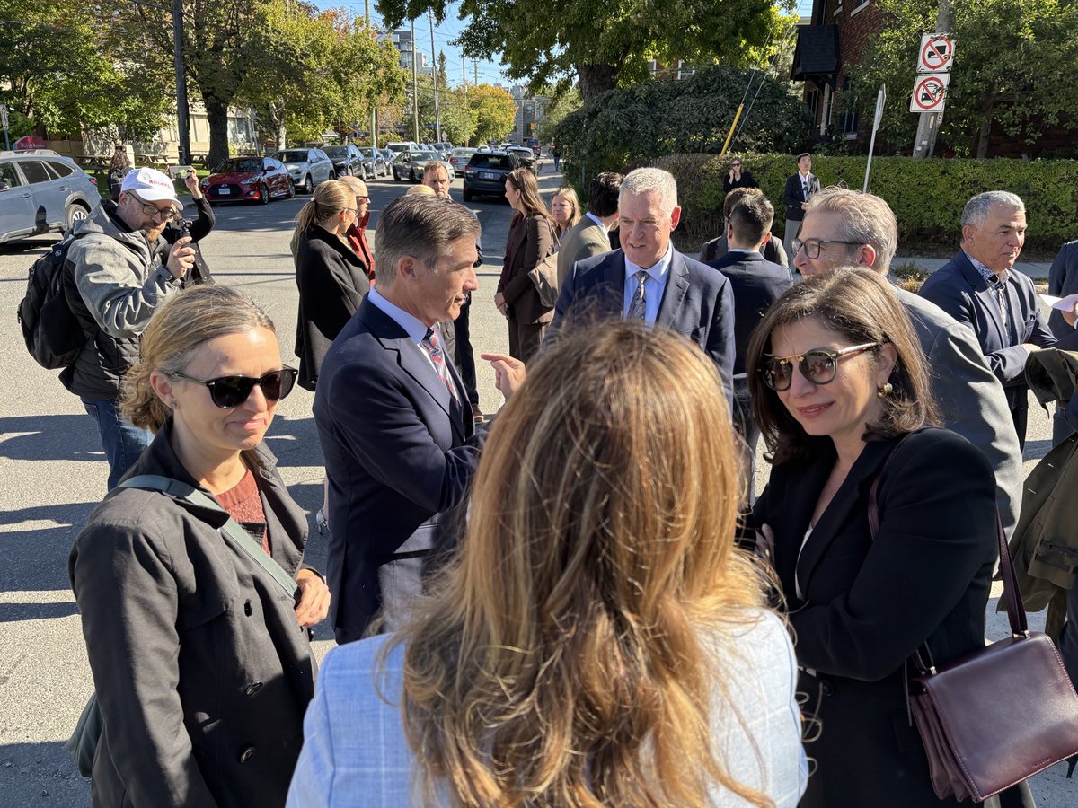 carolesaab's tweet photo. Une bonne journée pour le logement au 🇨🇦.

Le Fonds canadien de protection des loyers annoncé aujourd’hui est le fruit des efforts de nombreux partenaires qui ont travaillé ensemble pour protéger les logements abordables que nous avons déjà, tout en en construisant davantage. 1/3 https://t.co/KupEDHgEz5