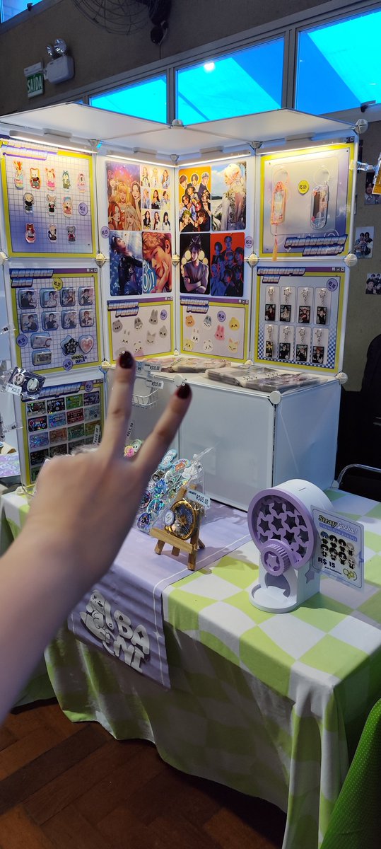 Rafalbae's tweet photo. POV: você abriu minha galeria mas eu sou dona de loja https://t.co/jeBouDMsyE