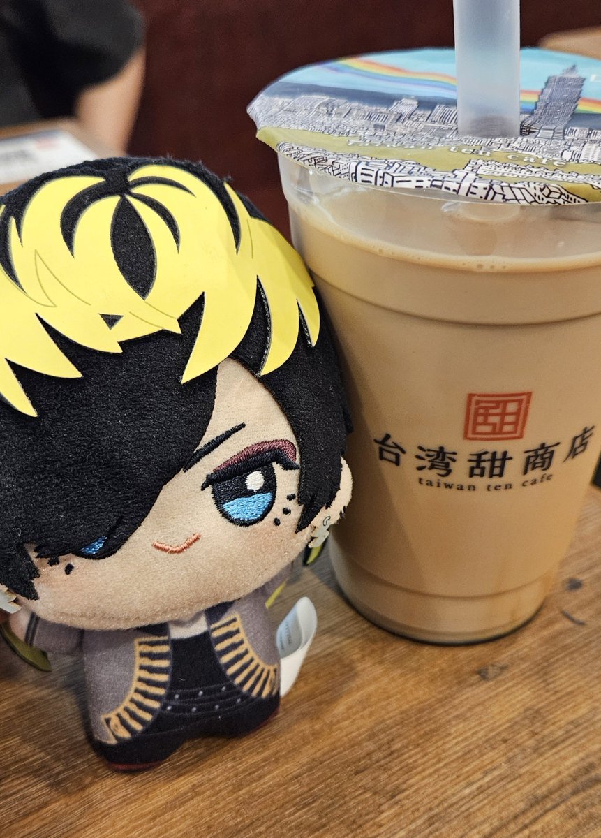 orchestra1622's tweet photo. お休みっぽいことといえば、黒糖ミルクティー(タピオカ抜き)飲んだぐらいだよ🧋 https://t.co/AVu74WDGtg