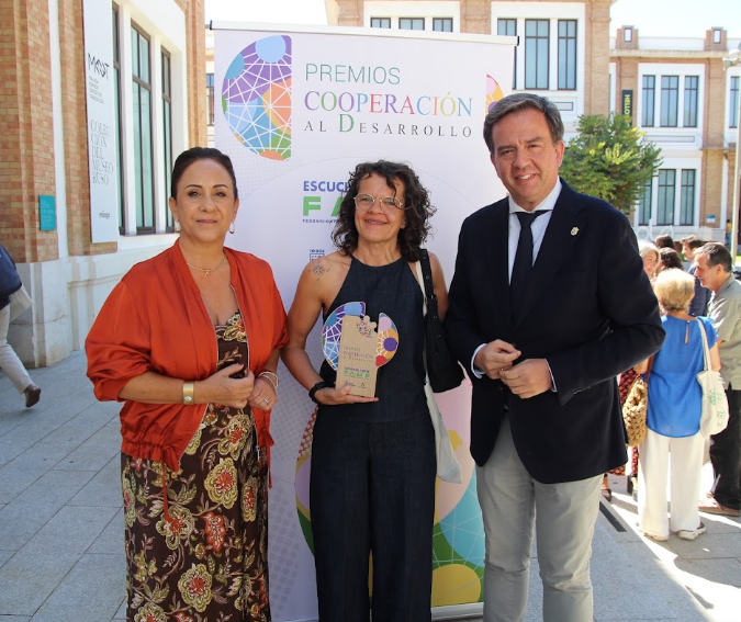 Sur_de_Cordoba's tweet photo. LA ONG LUCENTINA #INFANCIASOLIDARIA RECIBE EL RECONOCIMIENTO DE LA #FAMP COMO EJEMPLO DE COOPERACIÓN INTERNACIONAL
https://t.co/IclM2CqJUo https://t.co/WnJJ37Iw3m
