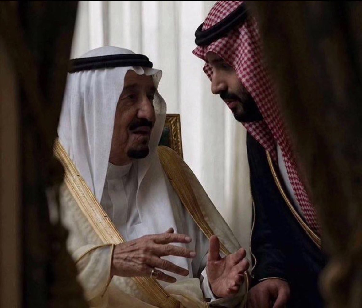 d3nnaf's tweet photo. تعيشين يامهد العروبه ، عتيقة جوخ
وعارضك تقصر بؤرة الشرّ من دونه

ولا زال في نجد المشرّف عيال شيوخ
ليا ضاع راي الشرق الأوسط يدلّونه

#اليوم_الوطني_السعودي_٩٦ 
💚🇸🇦🤍 https://t.co/MOzsK4vKgb