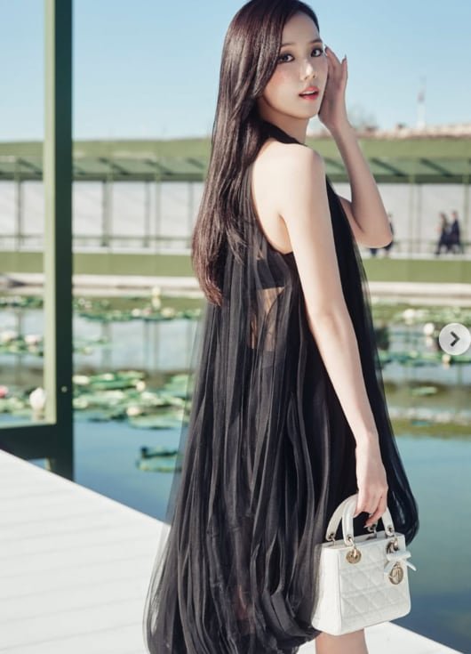 Jeon_Shafatae_7's tweet photo. The organizers of the Seoul International Drama Awards (SDA) 2026 officially announced #Jisoo as the winner of the "Outstanding Asian Star – Female (South Korea)" award. https://t.co/PDapOTxqfZ