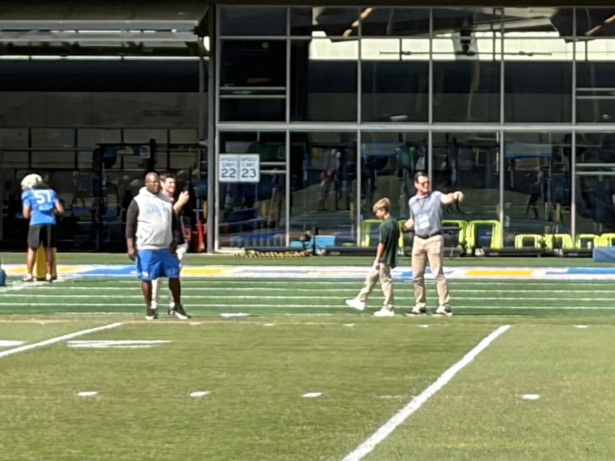 calpostbbolch's tweet photo. Cade McNown back at UCLA practice. https://t.co/HryAN8Srwq