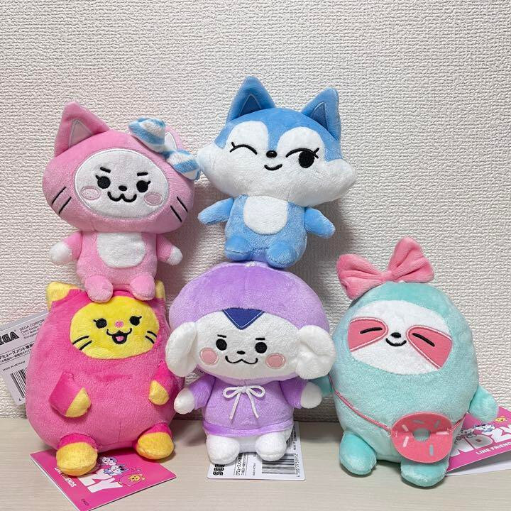qweenbeeval's tweet photo. they were all SO unique in terms of shapes, colors, and sizes!! i understand that they had to change them up after the contract expired, just wish the new designs had the same amount of personality https://t.co/RVSs1vDp9l
