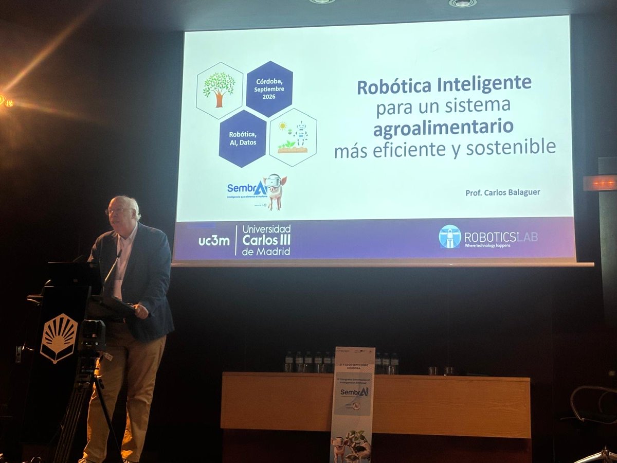 uc3mRoboticsLab's tweet photo. El Prof. Carlos Balaguer presentando la sesión plenaria “Robótica Inteligente para un sistema agroalimentario
más eficiente y sostenible” en el SembrAI 2026 en Córdoba #AgrifoodRobotics #robotica @EdihMadrid @EPS_UC3M https://t.co/aaaPMgSO6v