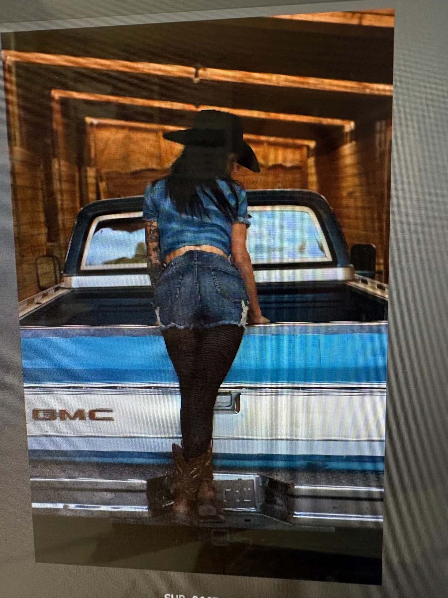 Tayyymackinnon's tweet photo. A couple sneak peaks from my photoshoot yesterday. ##horsegirl #countrygirl #nsfw #nsfwtwt #cowgirl #farmgirl #sexy https://t.co/eTxXEXpEVq