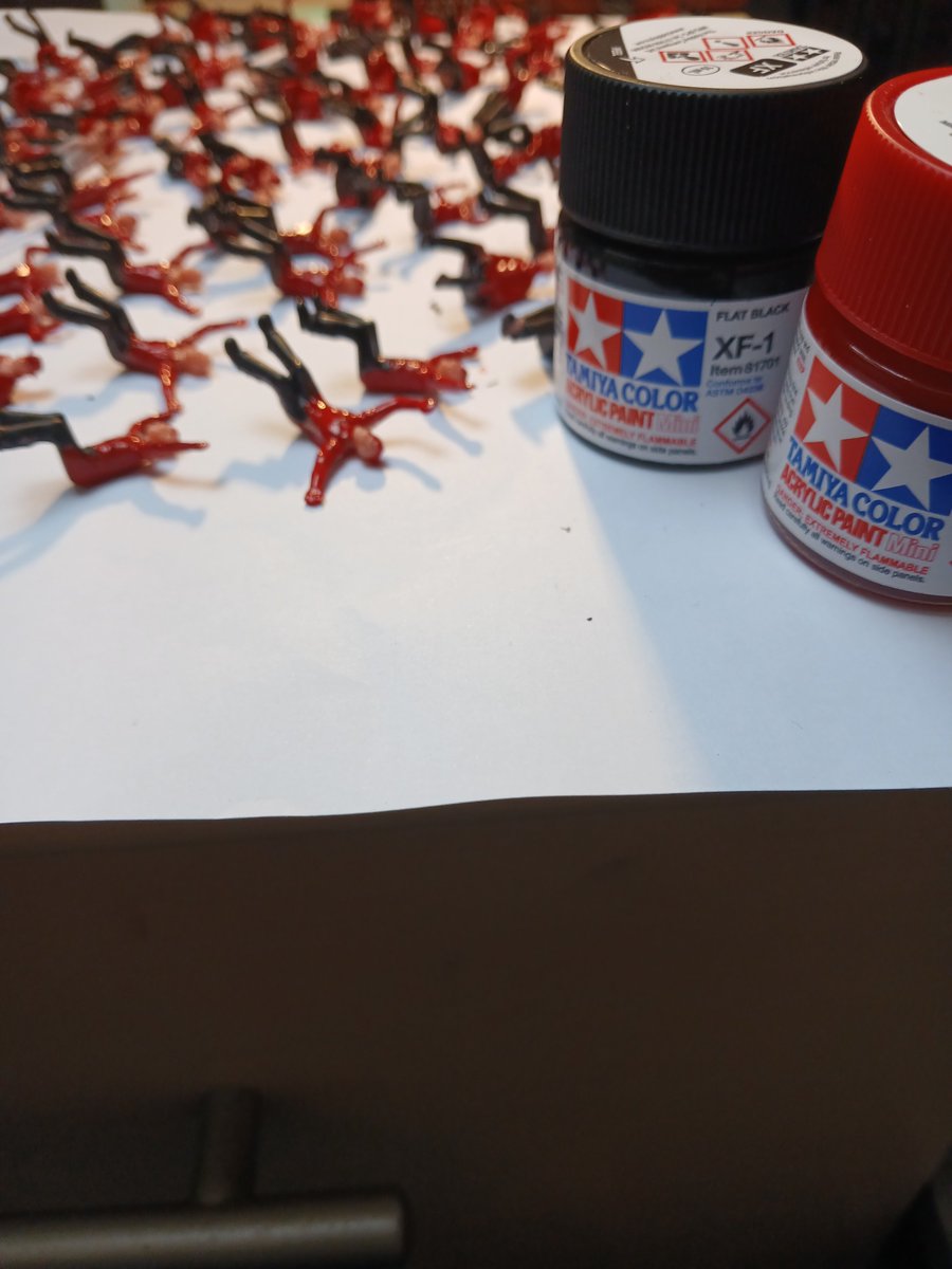 ProjectSubbuteo's tweet photo. Very impressed with @tamiyainc acrylic paints.  🎨 🖌
#Subbuteo #Spectators #Painting https://t.co/HeEoGDpVRv