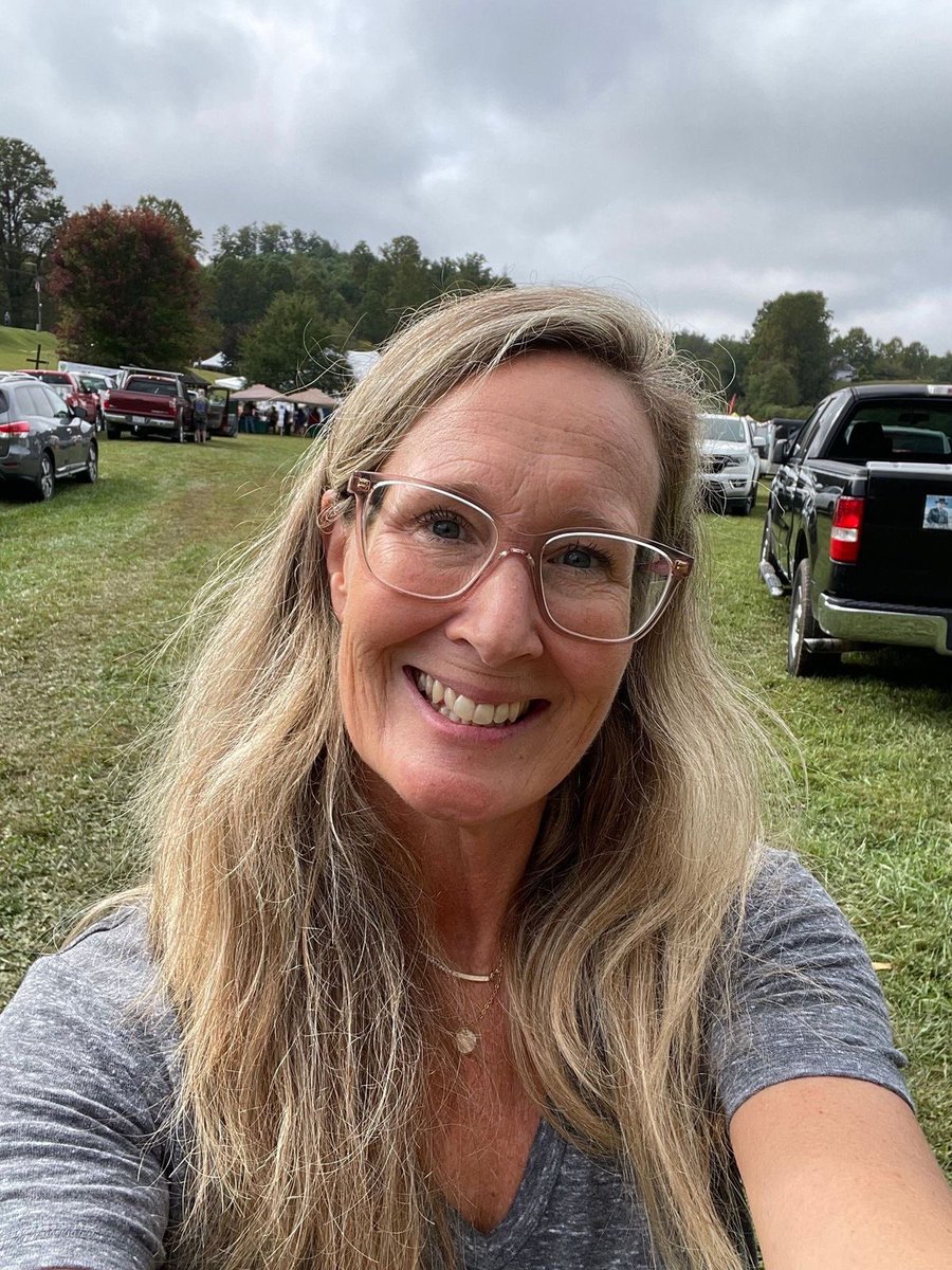 DEGRASSILOVEELI's tweet photo. I'm a single divorced woman with 2kids anyone willing to connect https://t.co/WIr5VFS7PP