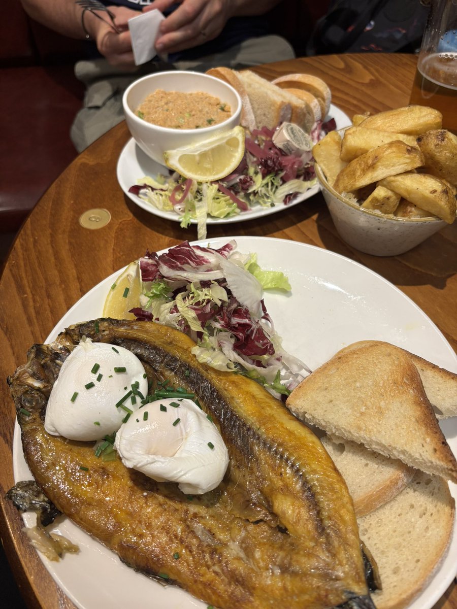 NicPrice22's tweet photo. After Bamburgh we went to Seahouses for a bite to eat (finally got my smoked kippers π) and some beachy fun #ArthurOnTour @Price27P https://t.co/RN9L6cAuE9