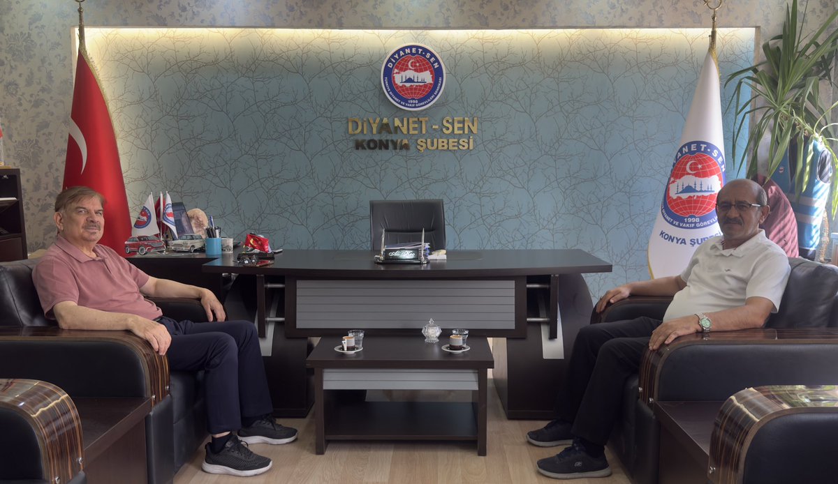 AKY363's tweet photo. Emekli İl Müftüsü Sn. İbrahim Öcüt hocamız ile Konya İl Müftülüğümüzden emekli memurlar Ahmet Vurgun ve Kadir Akbuğa hocalarımızı bugün sendikamızda misafir ettik.
Tecrübe paylaşımlarından istifade ettiğimiz değerli hocalarımıza ziyaretleri için teşekkür ediyorum. https://t.co/AcZa8IbX8j