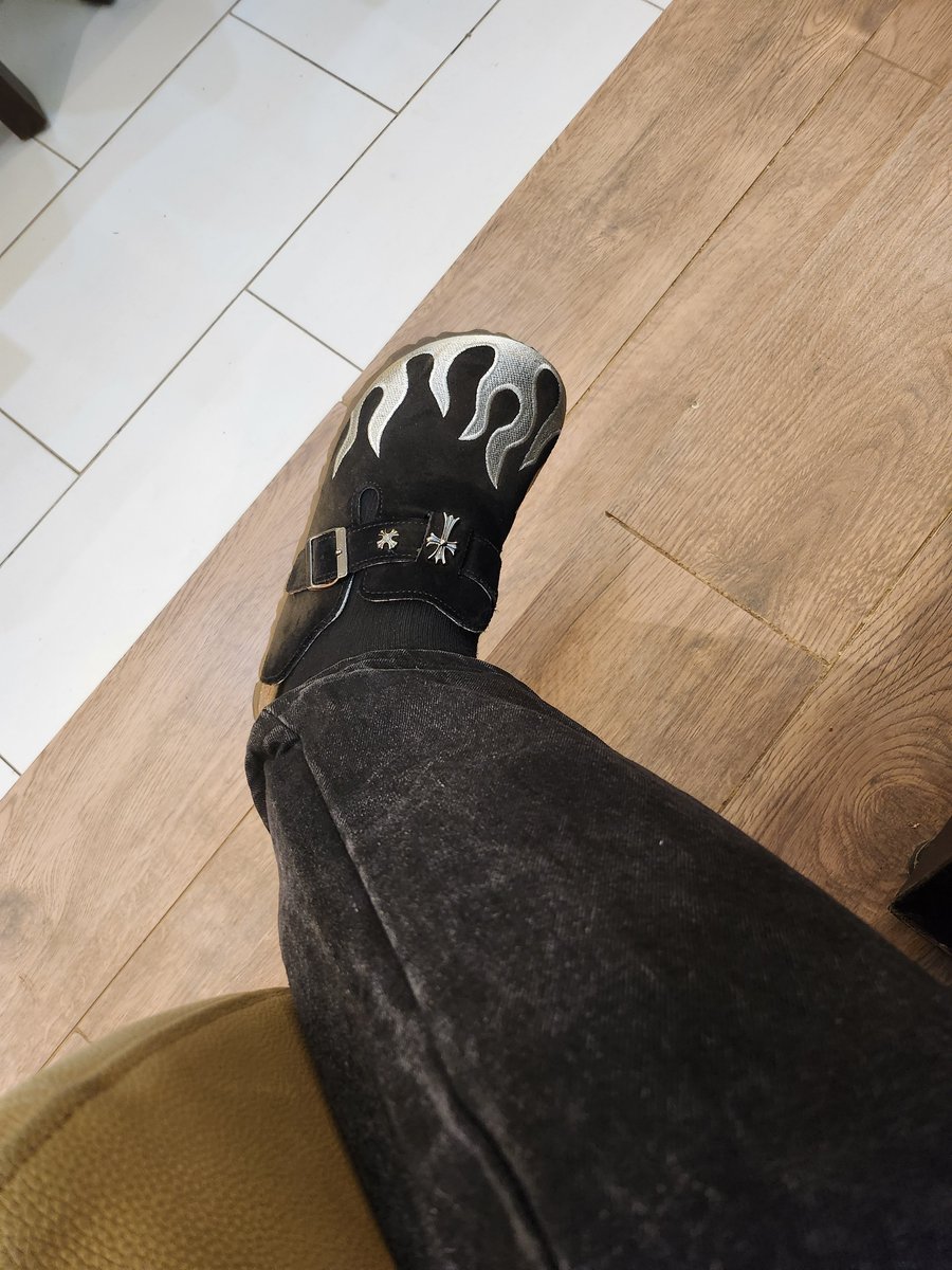 Lincolnn04's tweet photo. Idk imma take a 📸 of what's  on my feet https://t.co/X3fsf5WOJd
