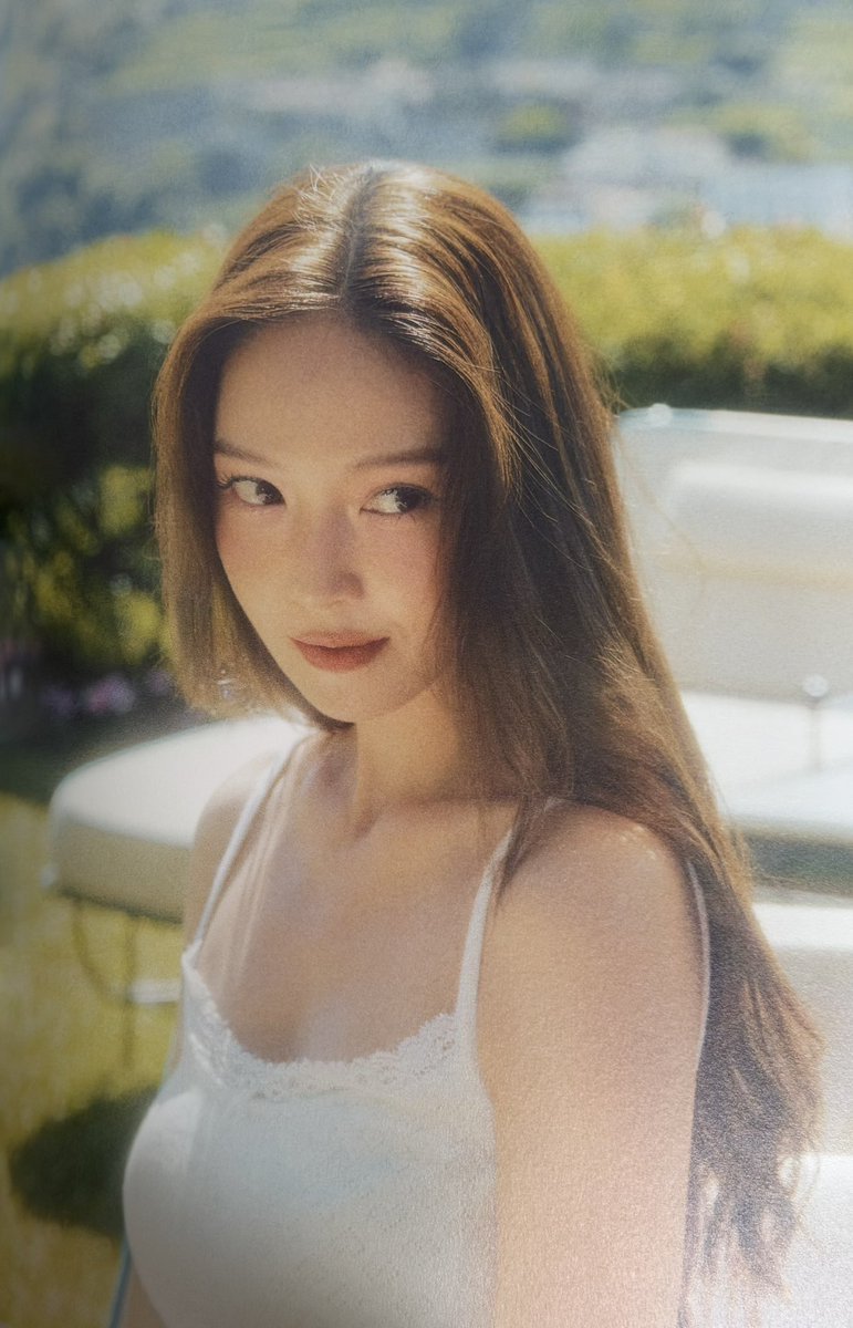 brjungsis's tweet photo. Uma fã escaneou as fotos do photobook Ciao, Amore, da Jessica Jung, e compartilhou conosco para que todos pudessem apreciar esses registros tão especiais 💖 https://t.co/8Y6JkbMHgt