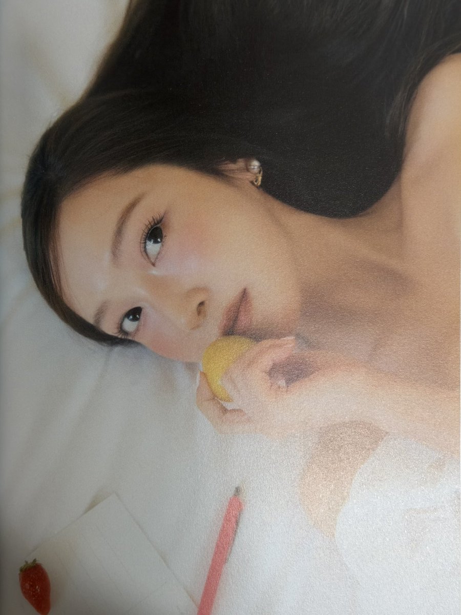brjungsis's tweet photo. Uma fã escaneou as fotos do photobook Ciao, Amore, da Jessica Jung, e compartilhou conosco para que todos pudessem apreciar esses registros tão especiais 💖 https://t.co/8Y6JkbMHgt