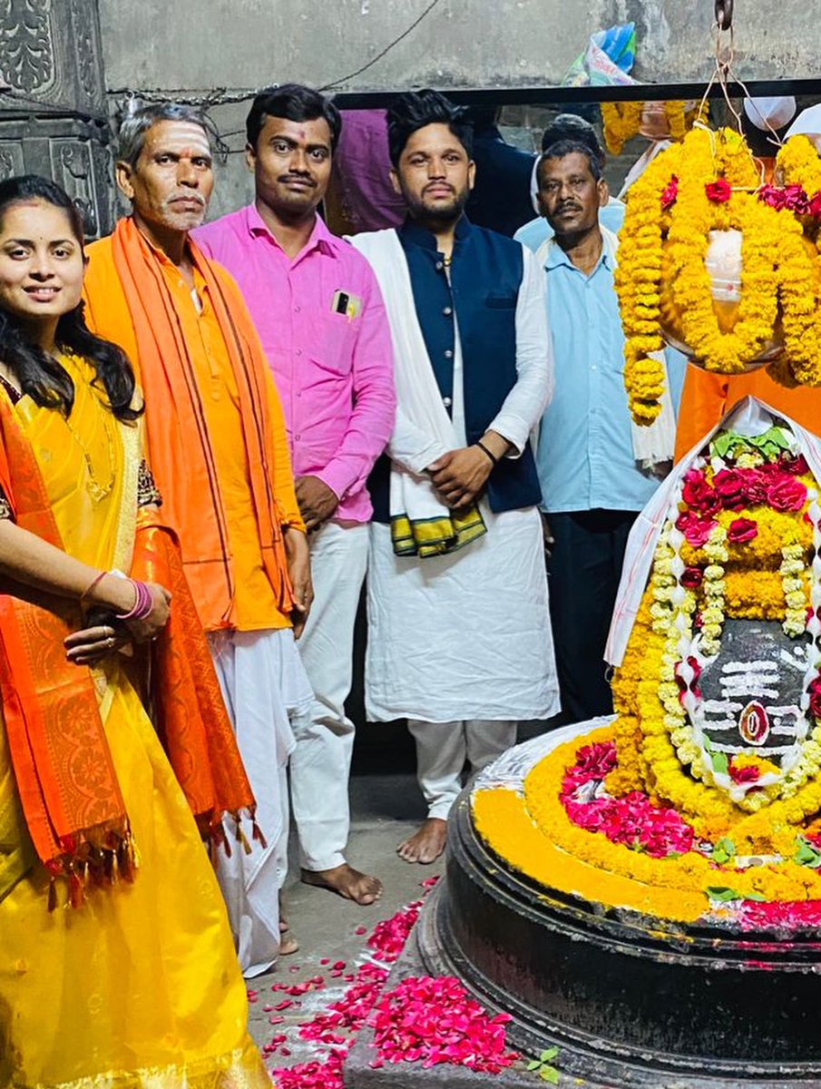 LibbyKamke's tweet photo. On the first Monday of Shravan, I lovingly worshipped Lord Mahadev. Devotional chanting and melodious kirtan brought immense peace and joy. May Shiva dwell in our hearts and thoughts. Blessings. https://t.co/Scb5QpvIzk