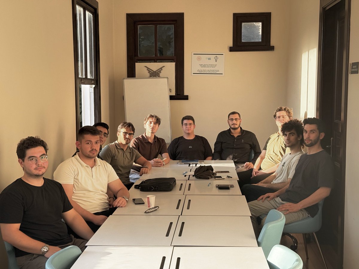 tugvaistuni's tweet photo. İstanbul Üniversitesi Yeni Nesil Öğrenci Topluluğu olarak Hindîler Tekkesi’nde bir araya geldik; yeni dönemin yol haritasını, hedeflerimizi ve gençliğe dair çalışmalarımızı istişare ettik. https://t.co/Irw0OYUYsv